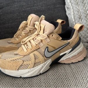 Nike Wmns V2K Run Sesame